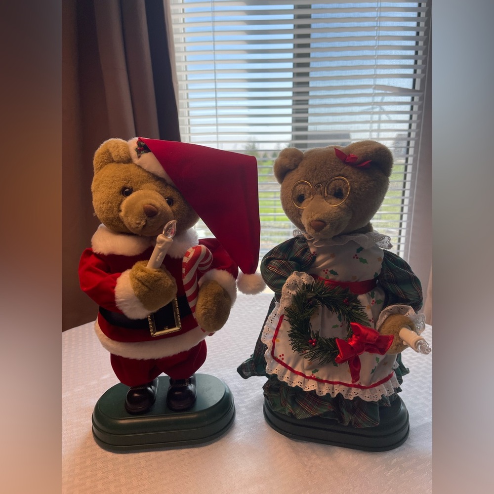 Avon 14” Santa and Mrs Clause Teddy Bears light up and Musical , Vintage